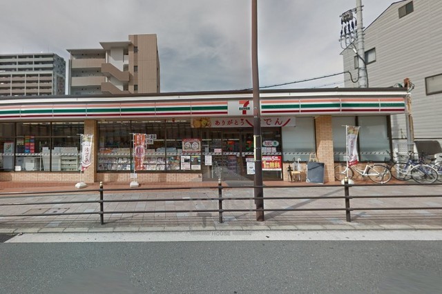 コンビニ　セブンイレブン　JR放出駅西店（コンビニ）まで779m