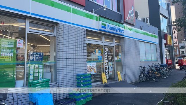 コンビニ　ファミリーマート（コンビニ）まで338m