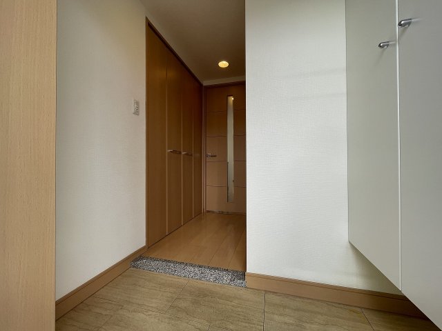 玄関　収納もある玄関です