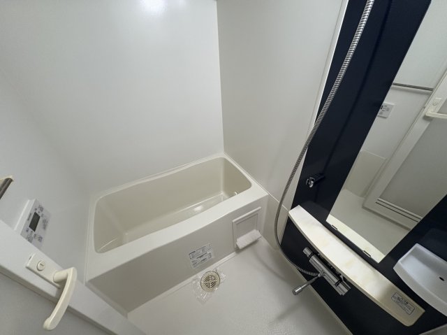 バス・シャワールーム　同物件別部屋写真