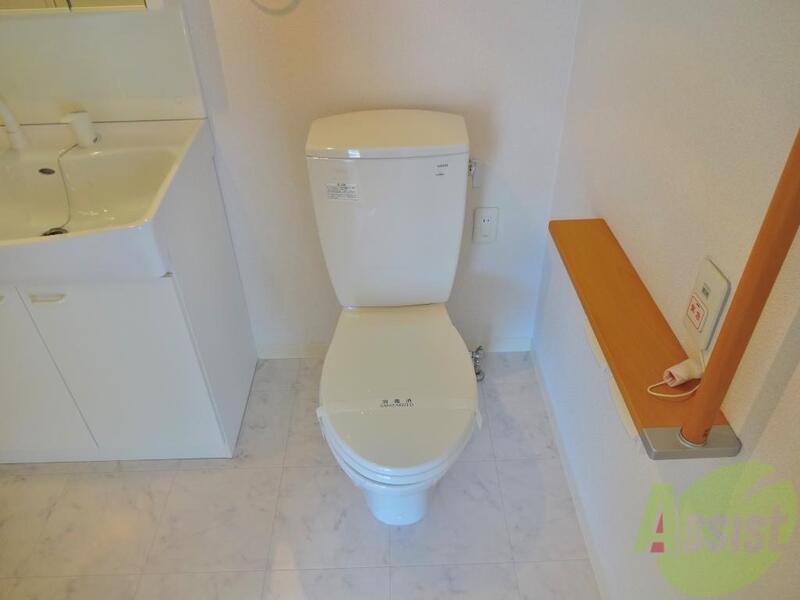トイレ　とても綺麗なトイレで洗面が横にありお手入れも簡単にできます