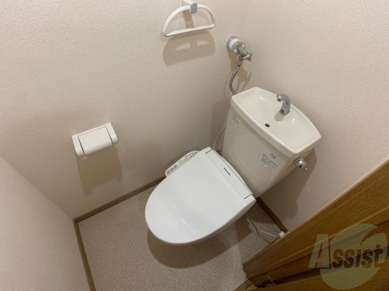 トイレ　こちらはトイレです。清潔感があり、安心して使用できます。