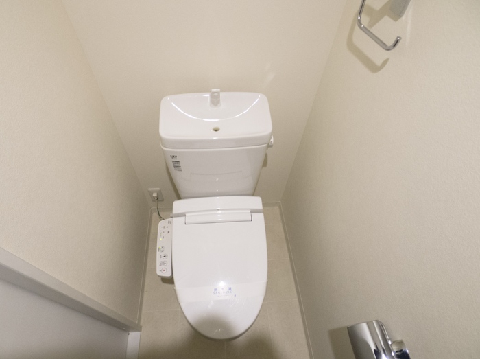 地下鉄烏丸線 竹田駅 徒歩20分 4階建 築12年のトイレ写真