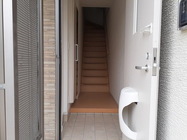 バールハイトAの玄関写真
