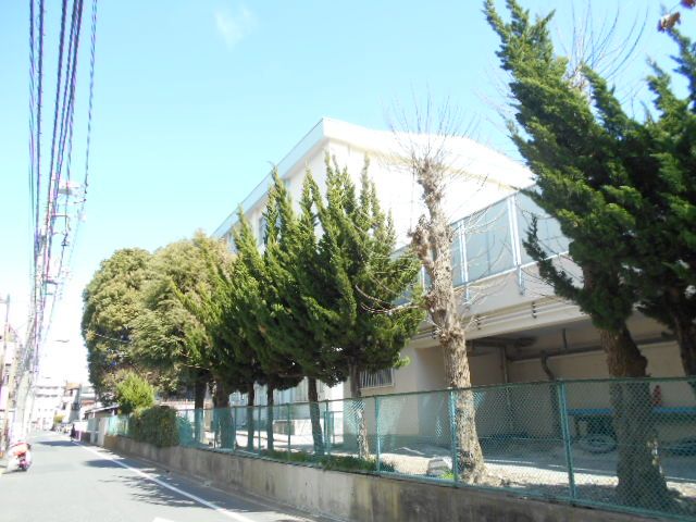 中学校　江戸川区立葛西第三中学校（中学校）まで555m