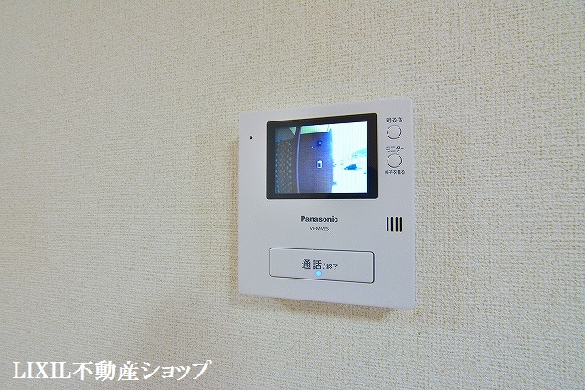 セキュリティ　来訪者の確認が出来るモニター付インターホンです。