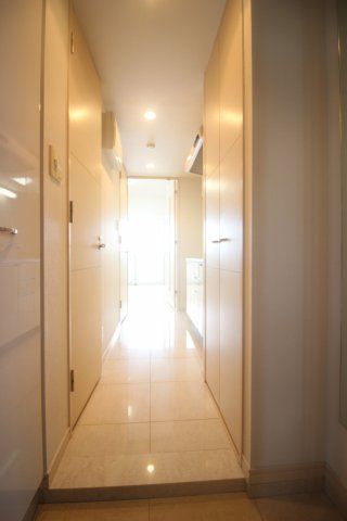 玄関　（別タイプ参考写真）コンシェリア駒込　北区田端4