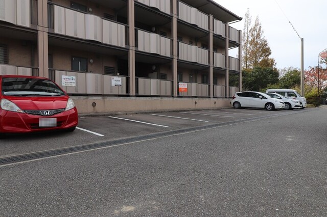 駐車場　駐車場