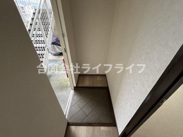 モンメゾンいかるがの玄関写真