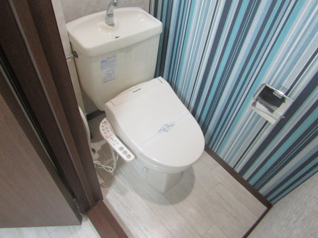 トイレ　退去前につき別のお部屋の写真です。