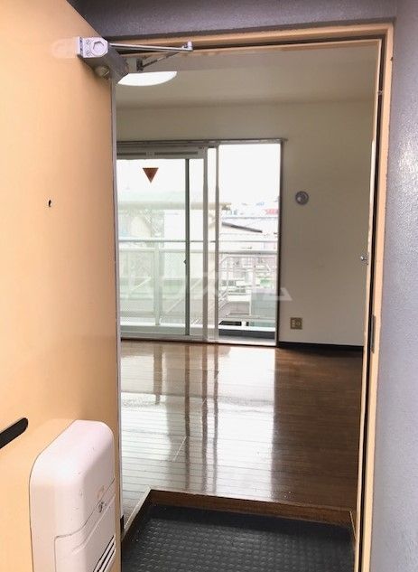 グラン高円寺の玄関写真