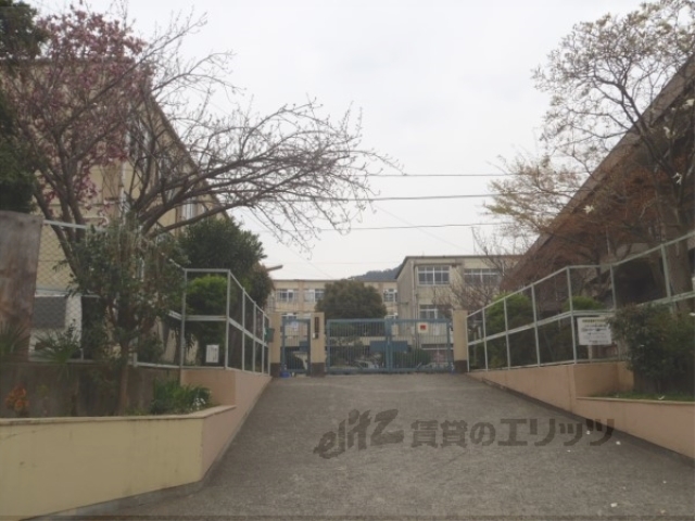 小学校　大塚小学校（小学校）まで720m
