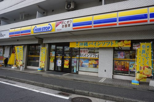 コンビニ　ミニストップ 上大岡店（コンビニ）まで922m