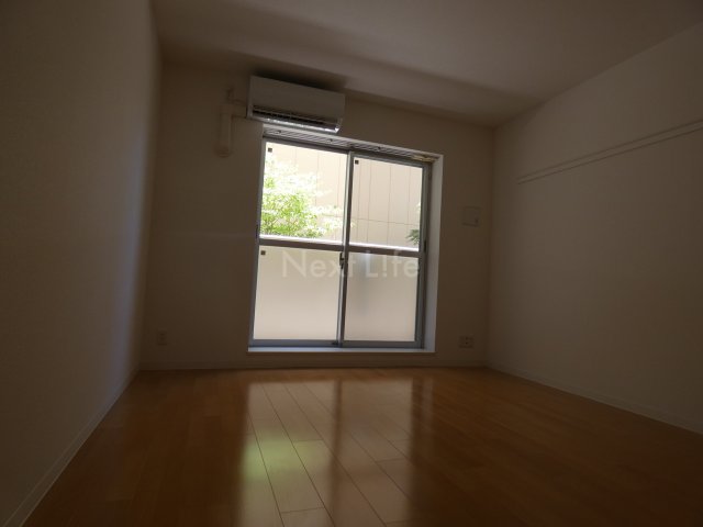 プライムアーバン川崎南幸町の居間写真
