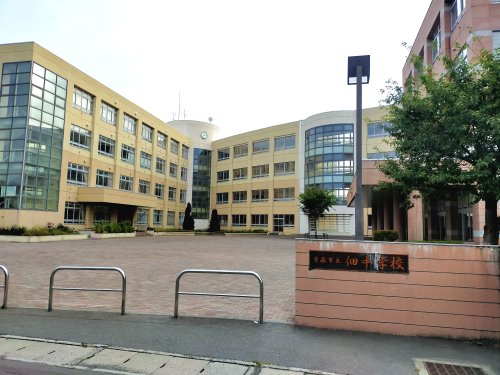 中学校　青森市立佃中学校（中学校）まで825m