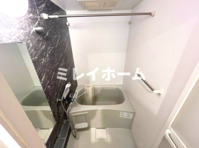 バス・シャワールーム　同建物内、別のお部屋の参考写真になります。