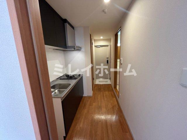 玄関　同建物内、別のお部屋の参考写真になります。