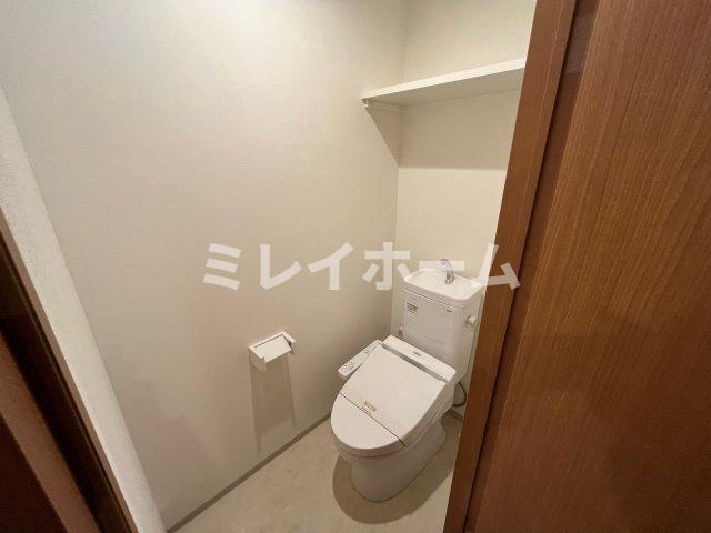 トイレ　同建物内、別のお部屋の参考写真になります。