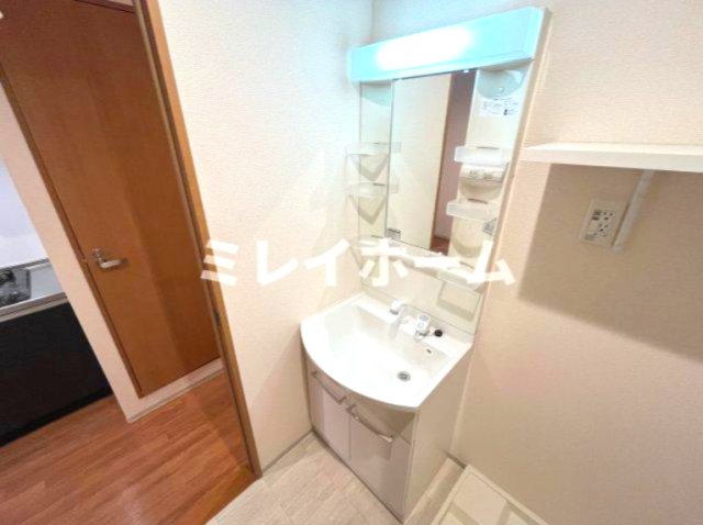 洗面設備　同建物内、別のお部屋の参考写真になります。