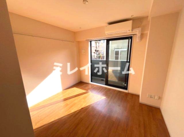 居室・リビング　同建物内、別のお部屋の参考写真になります。