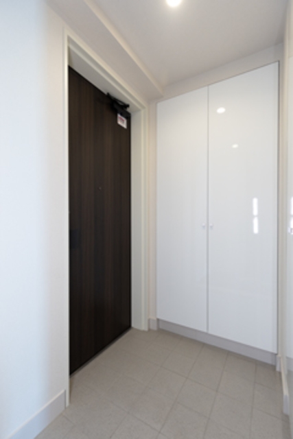 玄関　※写真は同タイプ住戸です。