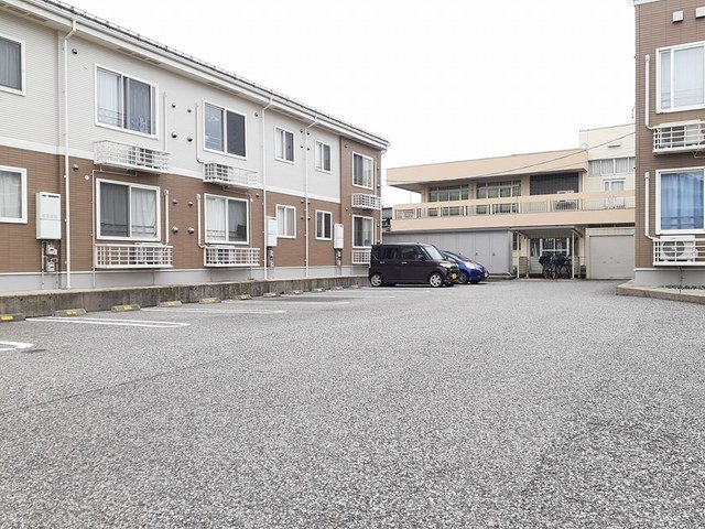 駐車場　駐車場があるので、車を買う予定の方も安心です