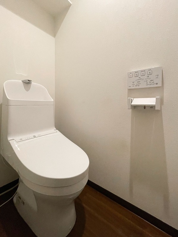 地下鉄箱崎線 箱崎宮前駅 徒歩2分 3階建 築6年のトイレ写真