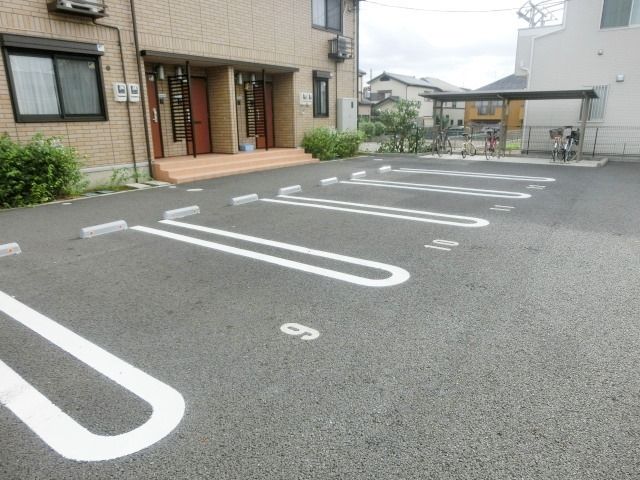 駐車場　敷地内駐車場あります