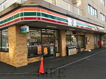 コンビニ　セブンイレブン札幌菊水3条店（コンビニ）まで232m