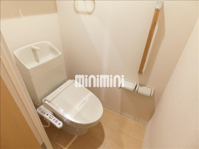 トイレ　温水洗浄便座付きのトイレです。