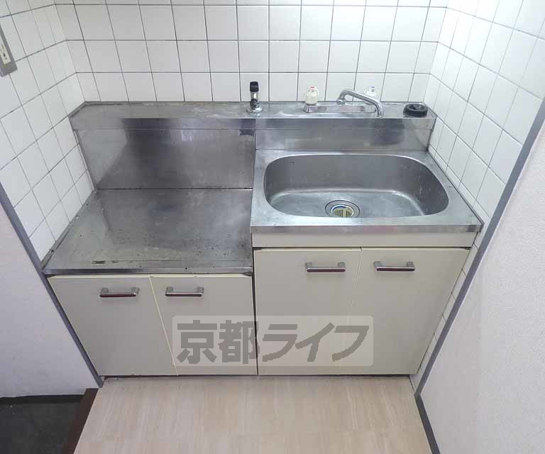京福電鉄北野線 北野白梅町駅 徒歩14分 8階建 築39年のキッチン写真