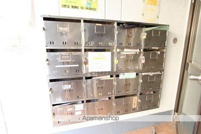 熊本市電健軍線 市立体育館前駅 徒歩18分 3階建 築42年の外観写真