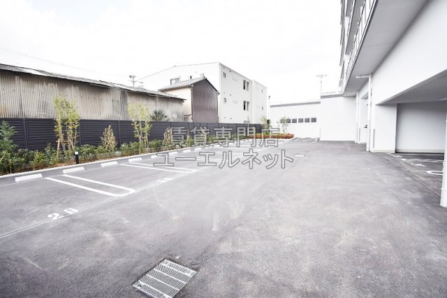 駐車場　敷地内に駐車場