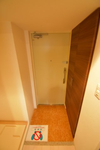 Luxe天神橋の玄関写真