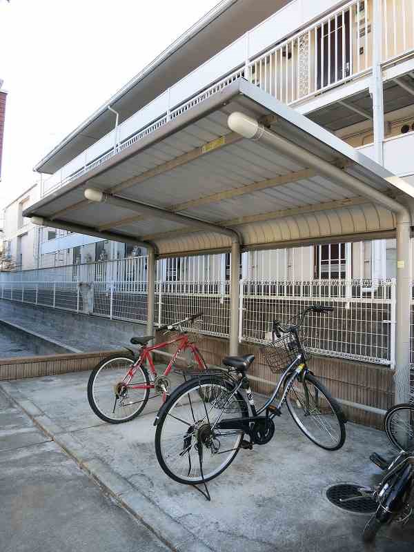 その他共有部分　屋根付駐輪場あります。