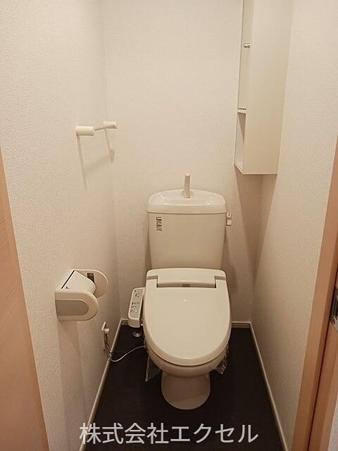 トイレ　ウォシュレット完備です。