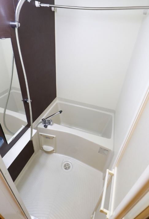 バス・シャワールーム　＊同物件、別部屋になります。