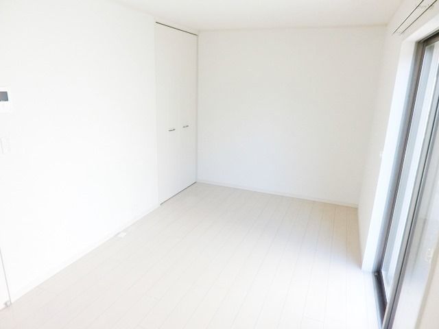 その他部屋・スペース　違う角度からの洋室です。