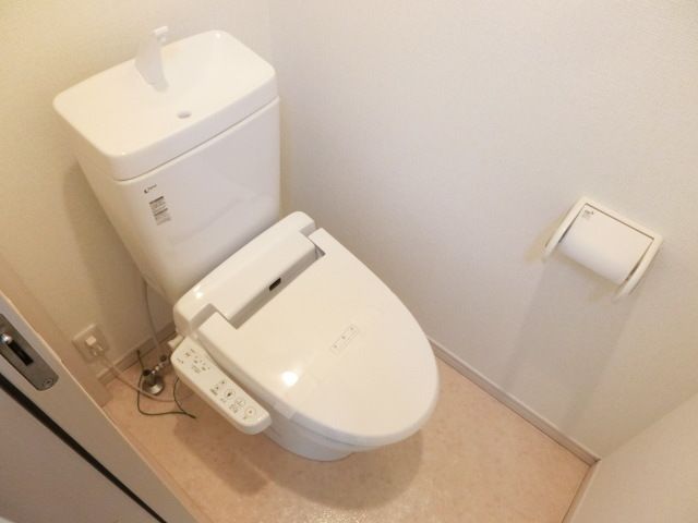 トイレ　ウォシュレット付きです。