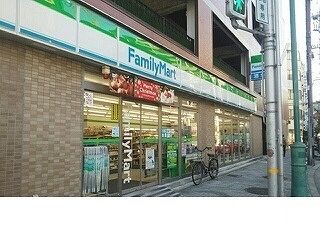 コンビニ　ファミリーマート様（コンビニ）まで110m