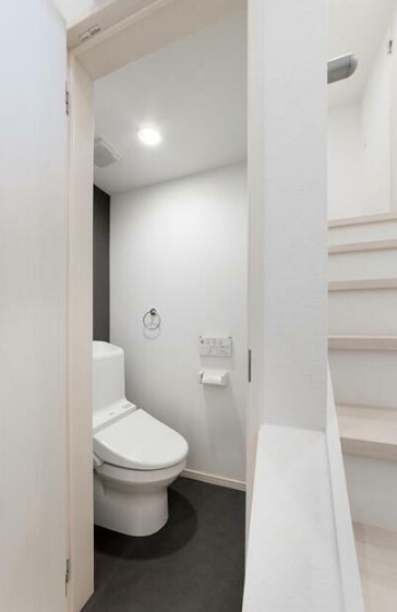 ＪＲ常磐線 北柏駅 徒歩3分 2階建 築13年のトイレ写真