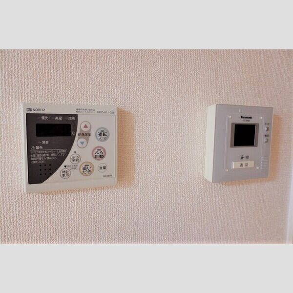 その他設備　モニター付きドアホン、給湯器リモコン