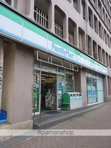 コンビニ　ファミリーマート（コンビニ）まで220m