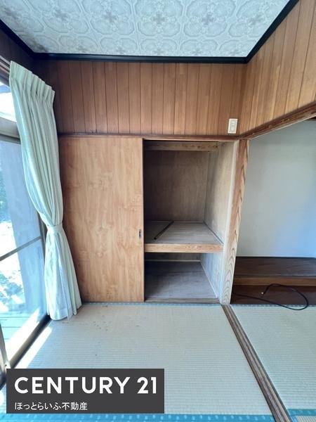 和室に押入れ収納付きです
