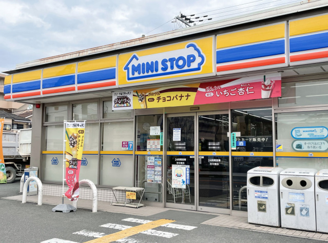 コンビニ　ミニストップ飯田橋駅西口店（コンビニ）まで146m