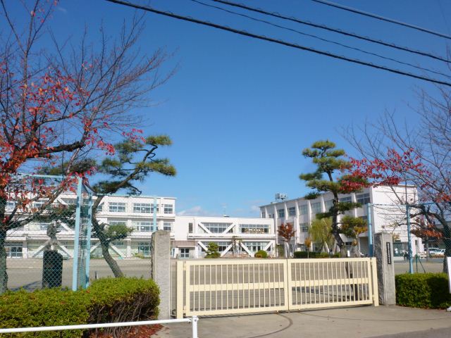 小学校　岩倉南小学校（小学校）まで490m