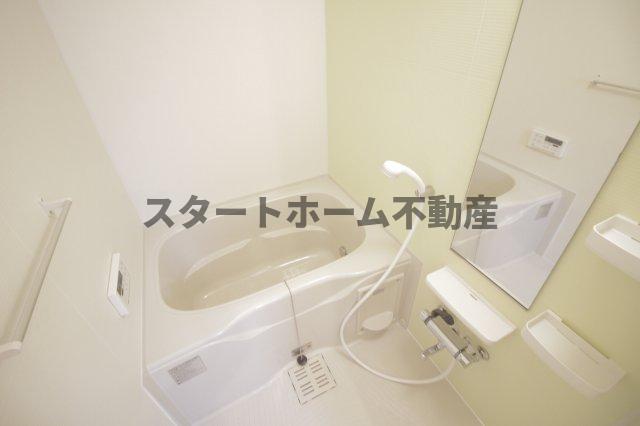 バス・シャワールーム　落ち着いた空間のお風呂です