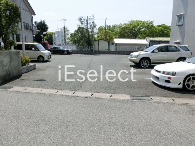 駐車場　ひろびろ駐車場