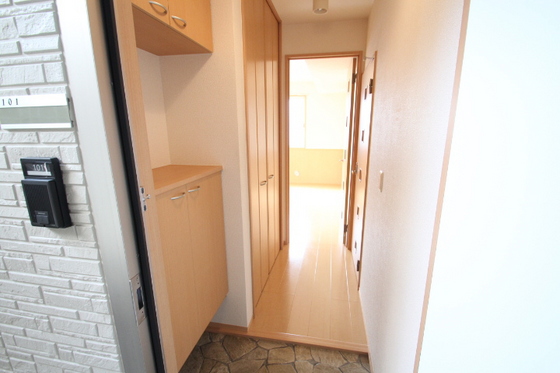 玄関　※別部屋の写真です