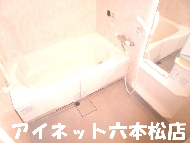 バス・シャワールーム　一日の疲れを流しましょう